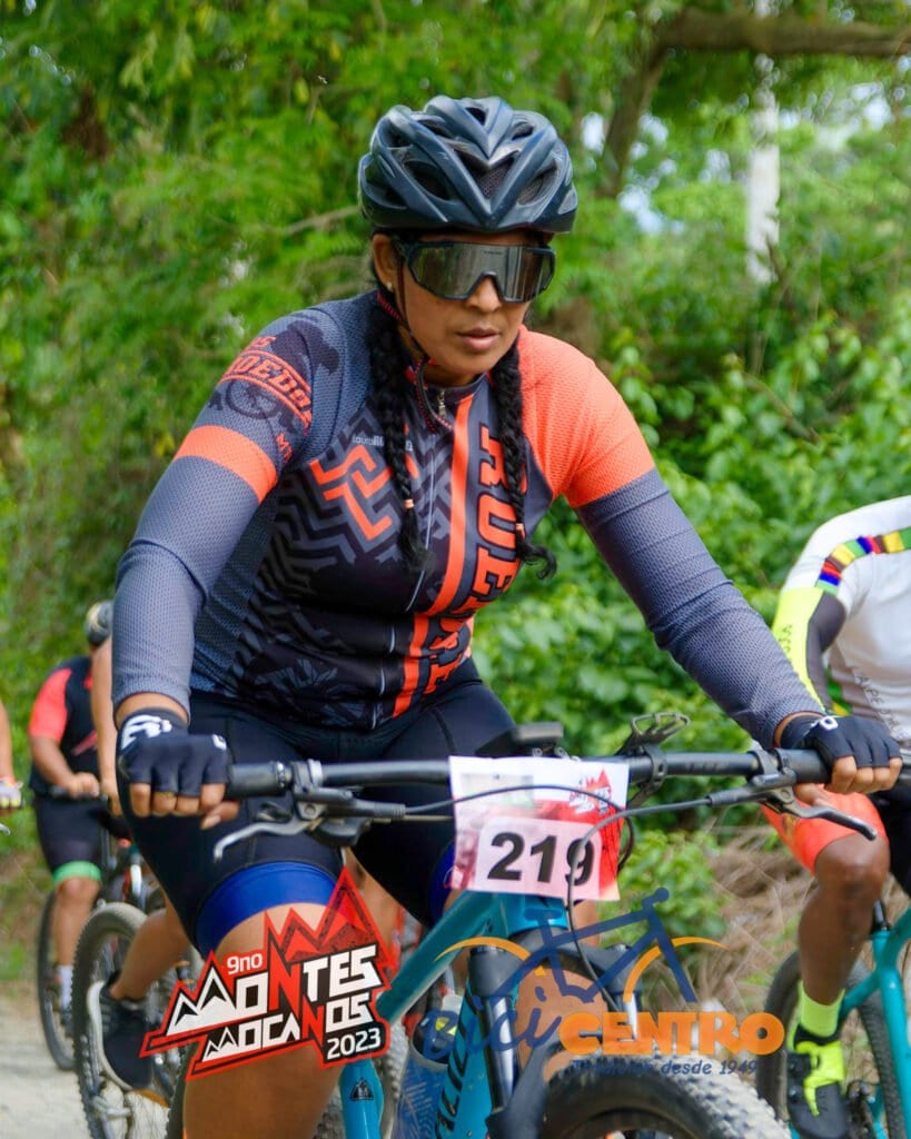 laura montes mocanos